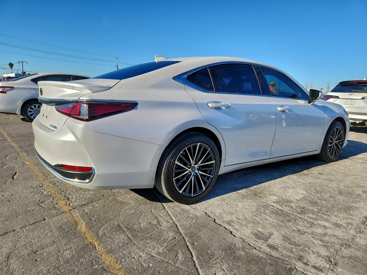 2025 LEXUS ES 300H BASE photo 3