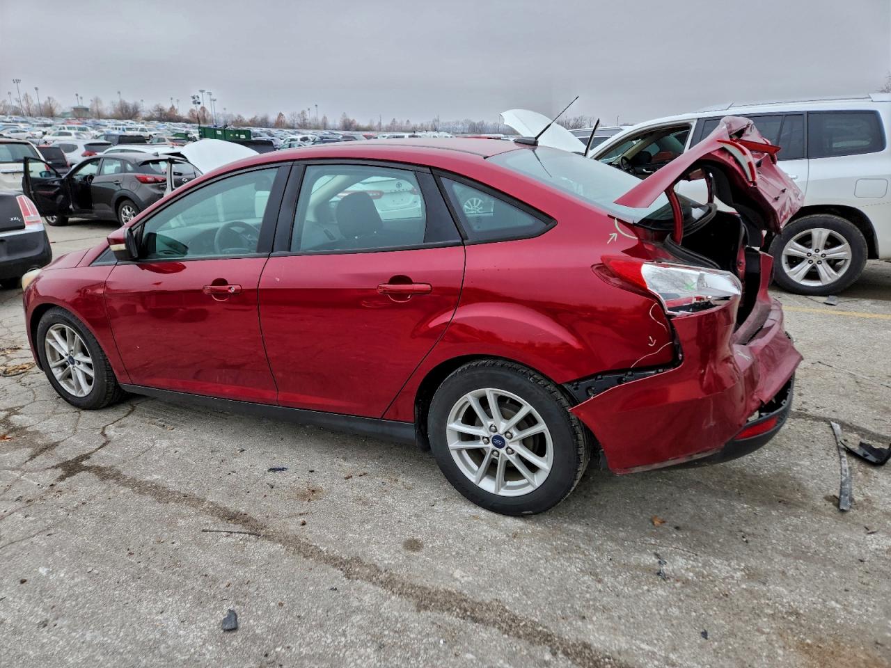 2015 FORD FOCUS SE photo 2