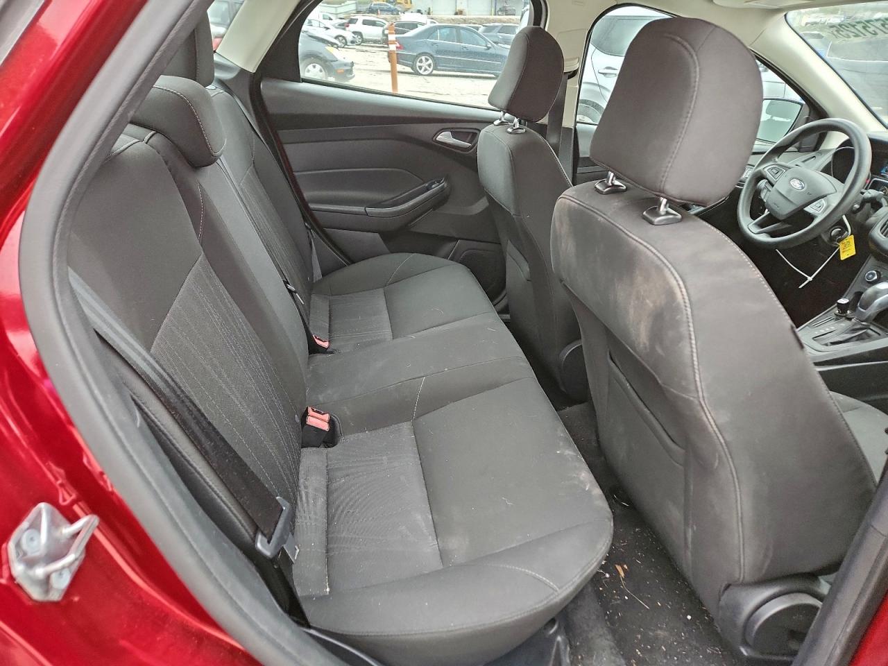 2015 FORD FOCUS SE photo 10