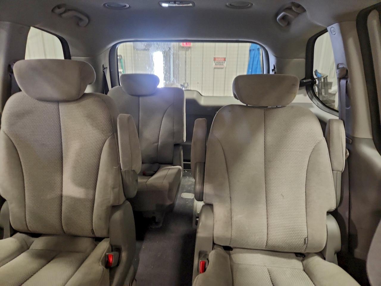 2008 KIA SEDONA photo 10