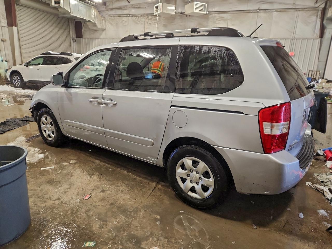2008 KIA SEDONA photo 2