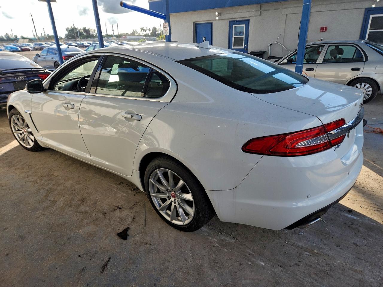 2015 JAGUAR XF 2.0T PREMIUM photo 2