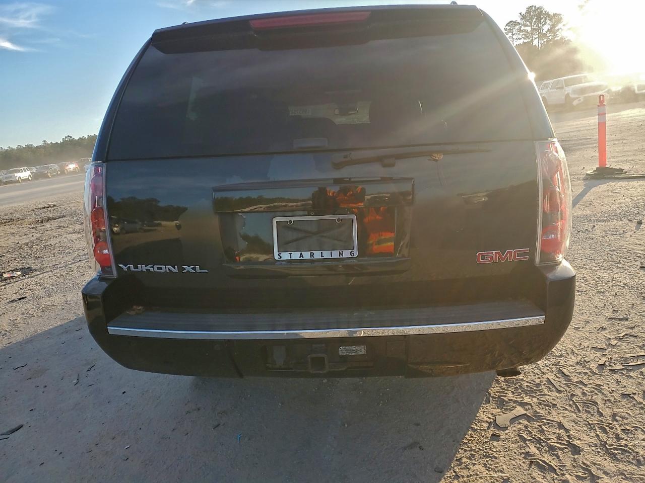 2012 GMC YUKON XL DENALI photo 6