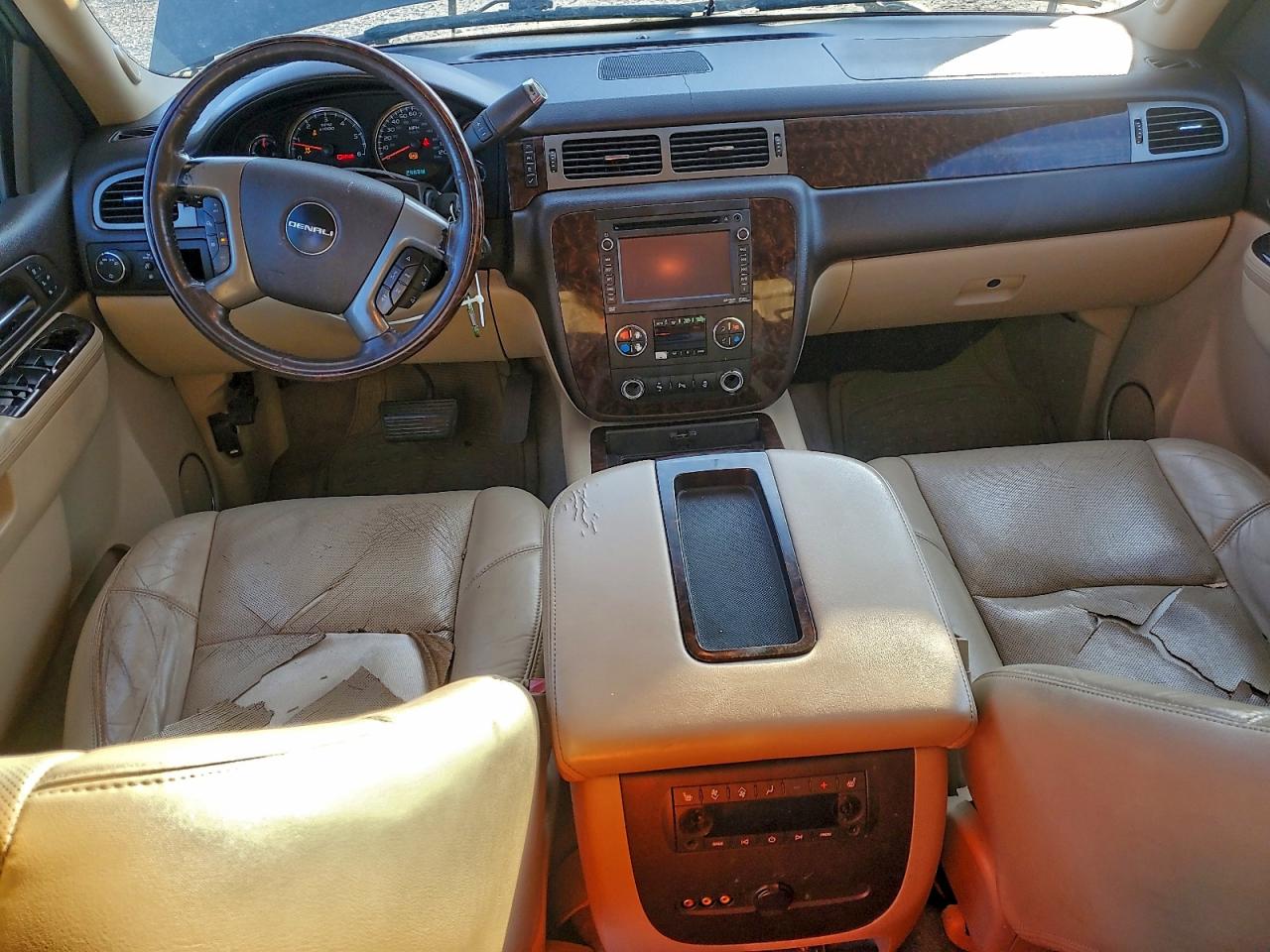2012 GMC YUKON XL DENALI photo 8