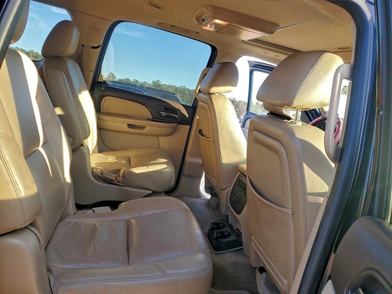 2012 GMC YUKON XL DENALI photo 11