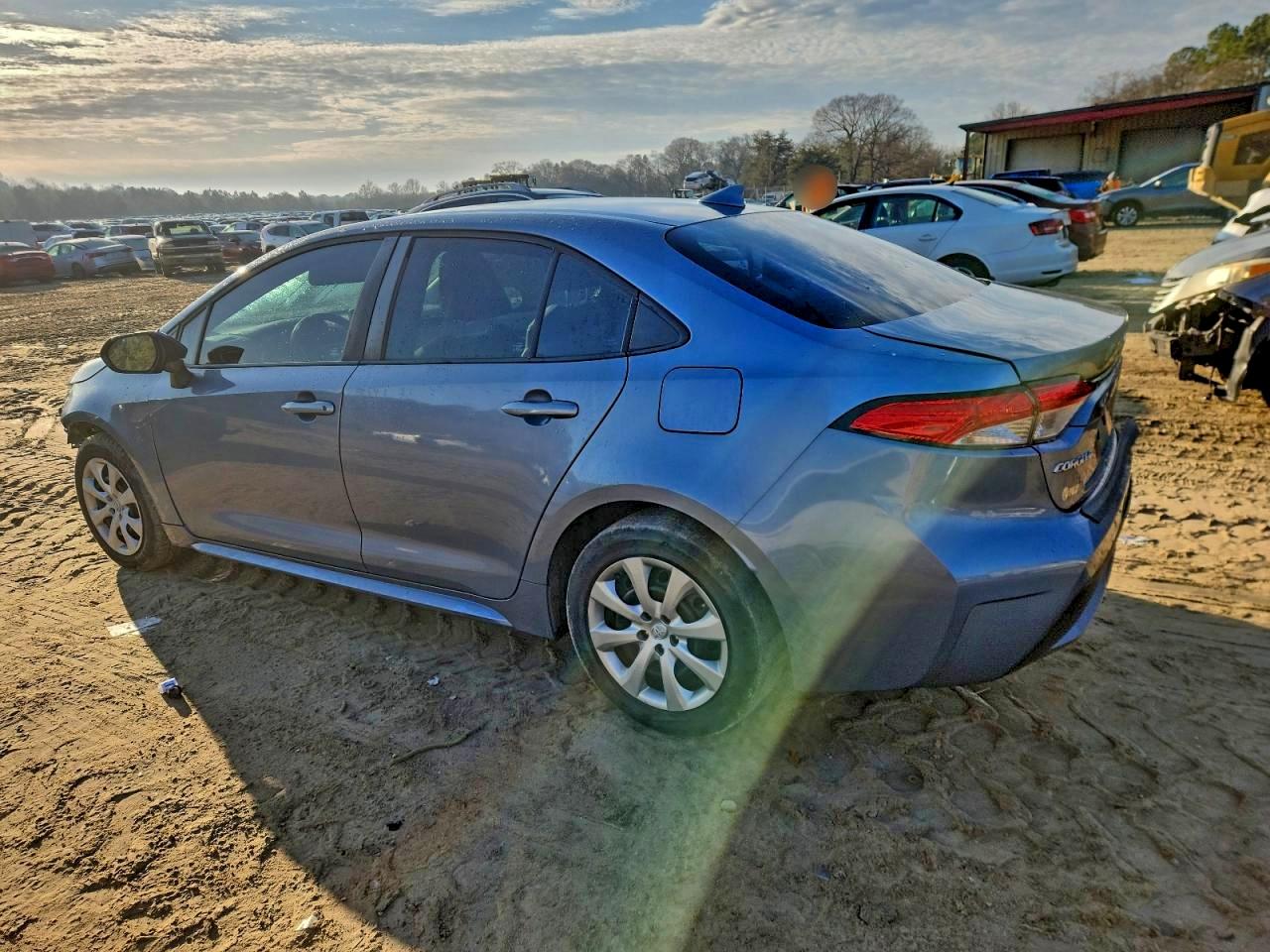 2020 TOYOTA COROLLA LE photo 2