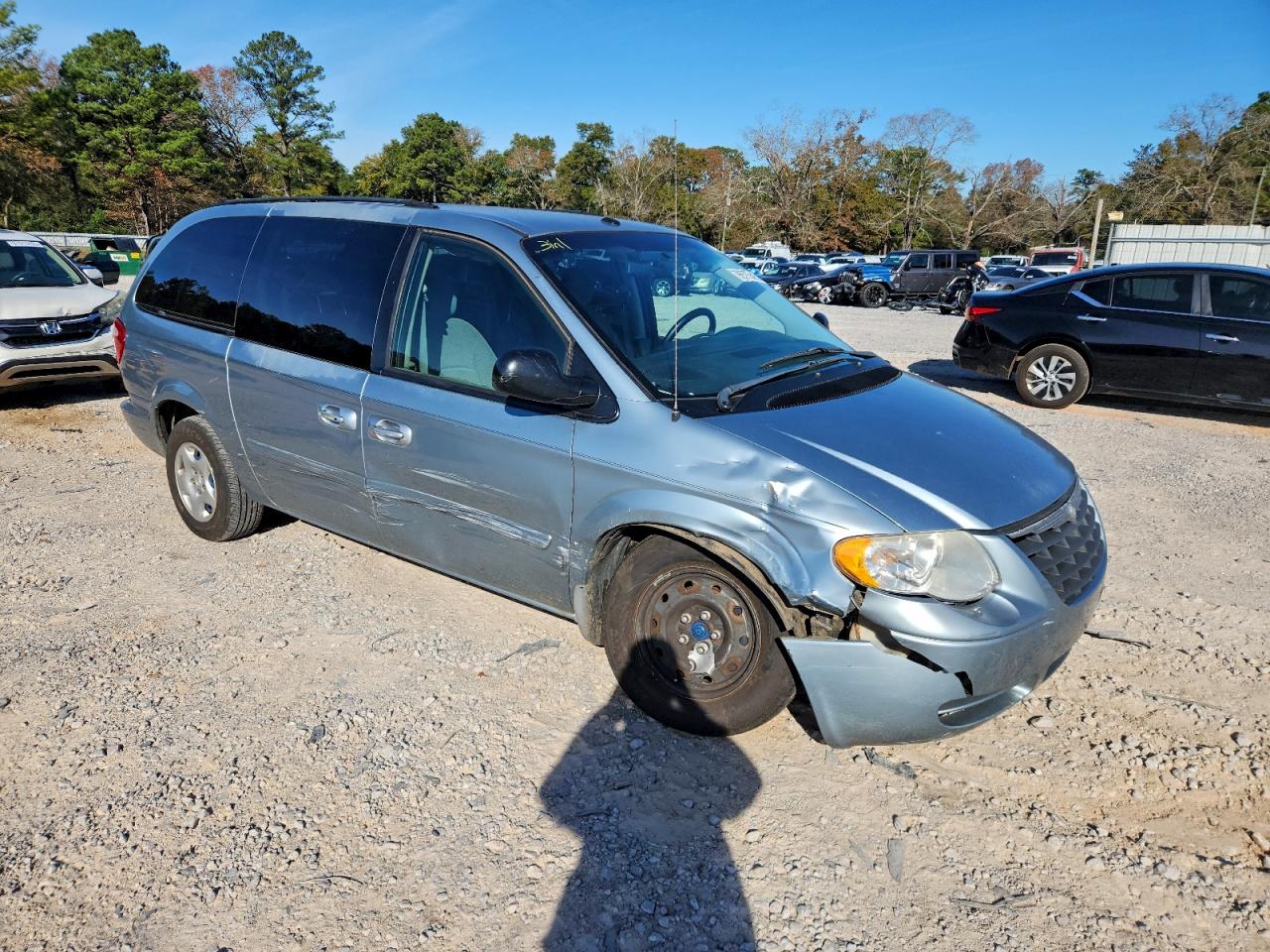 2006 CHRYSLER TOWN & COUNTRY LX photo 4