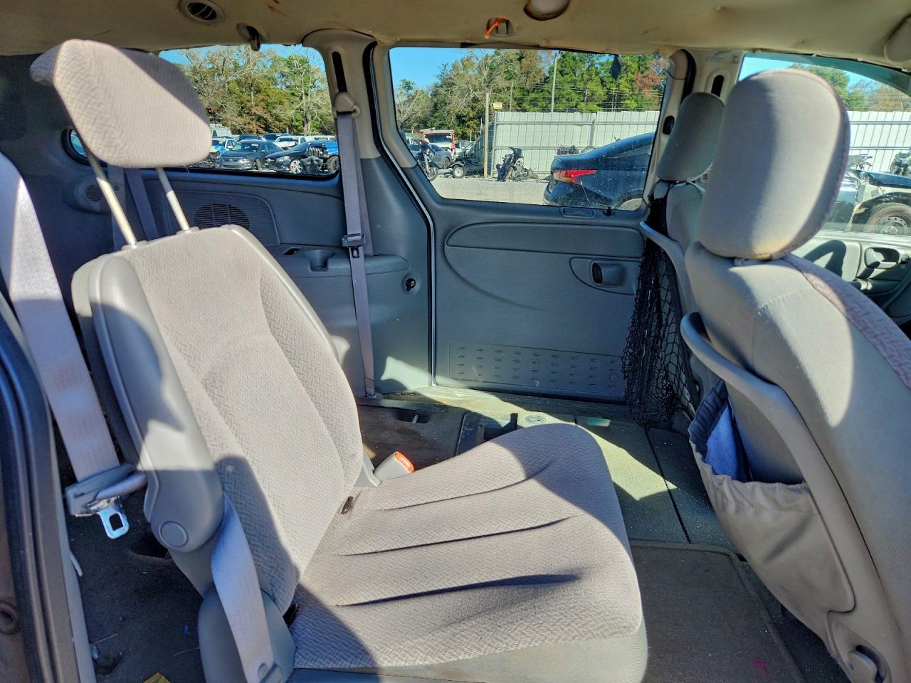 2006 CHRYSLER TOWN & COUNTRY LX photo 11
