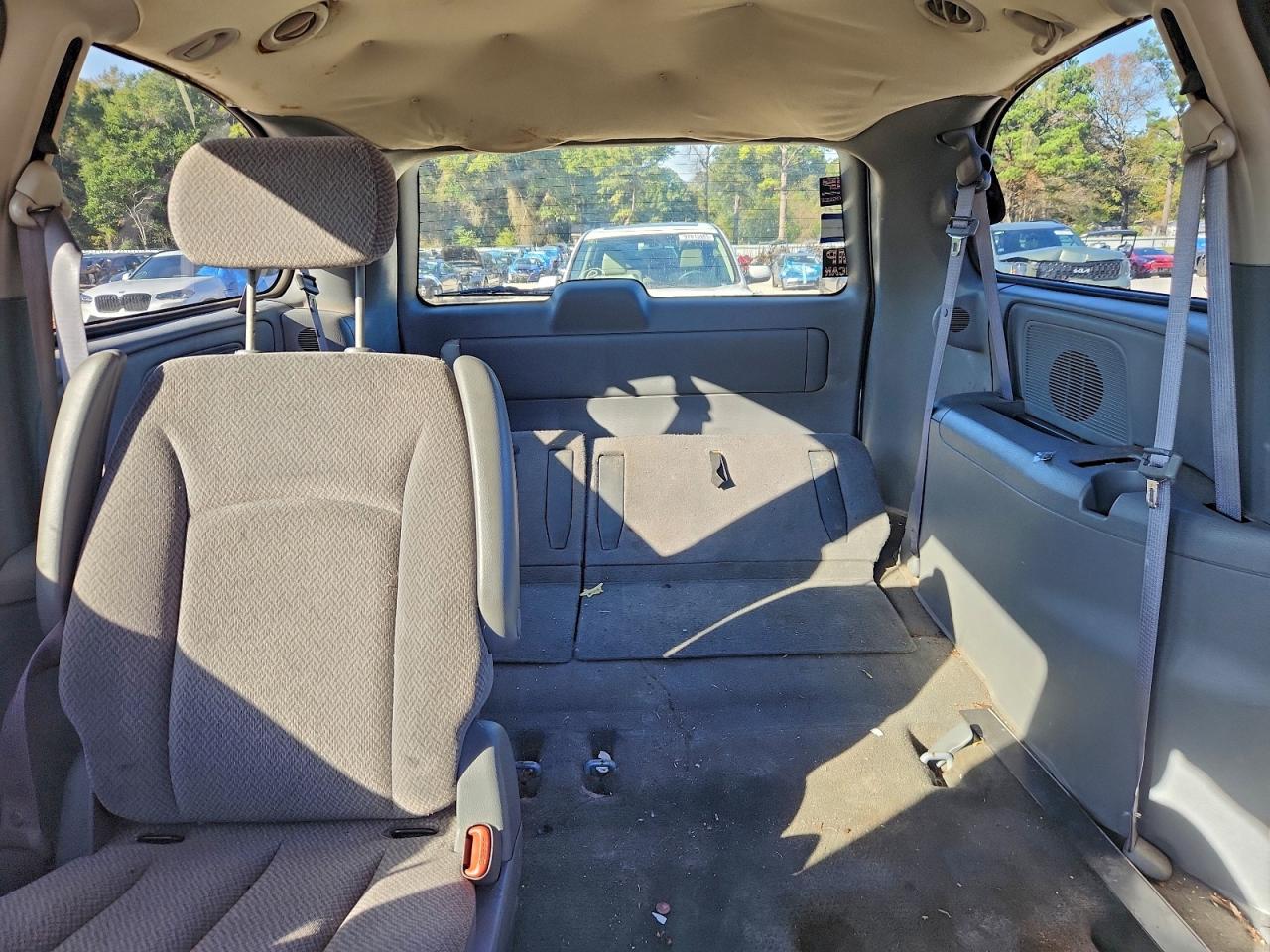 2006 CHRYSLER TOWN & COUNTRY LX photo 10