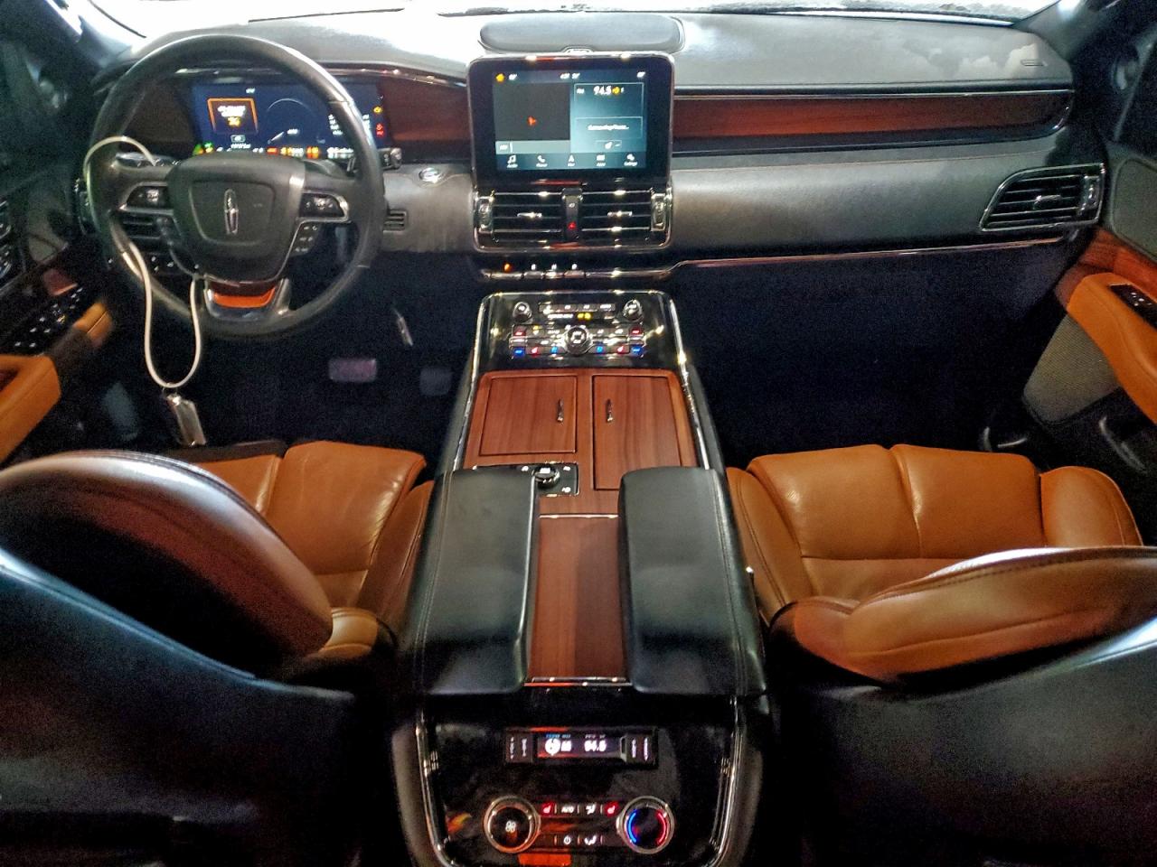 2018 LINCOLN NAVIGATOR L RESERVE photo 8