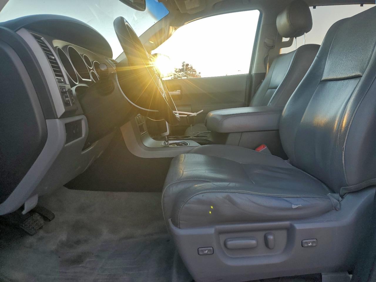 2011 TOYOTA SEQUOIA LIMITED photo 7