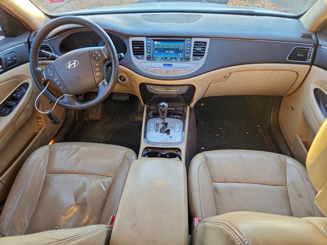 2011 HYUNDAI GENESIS 3.8L photo 8