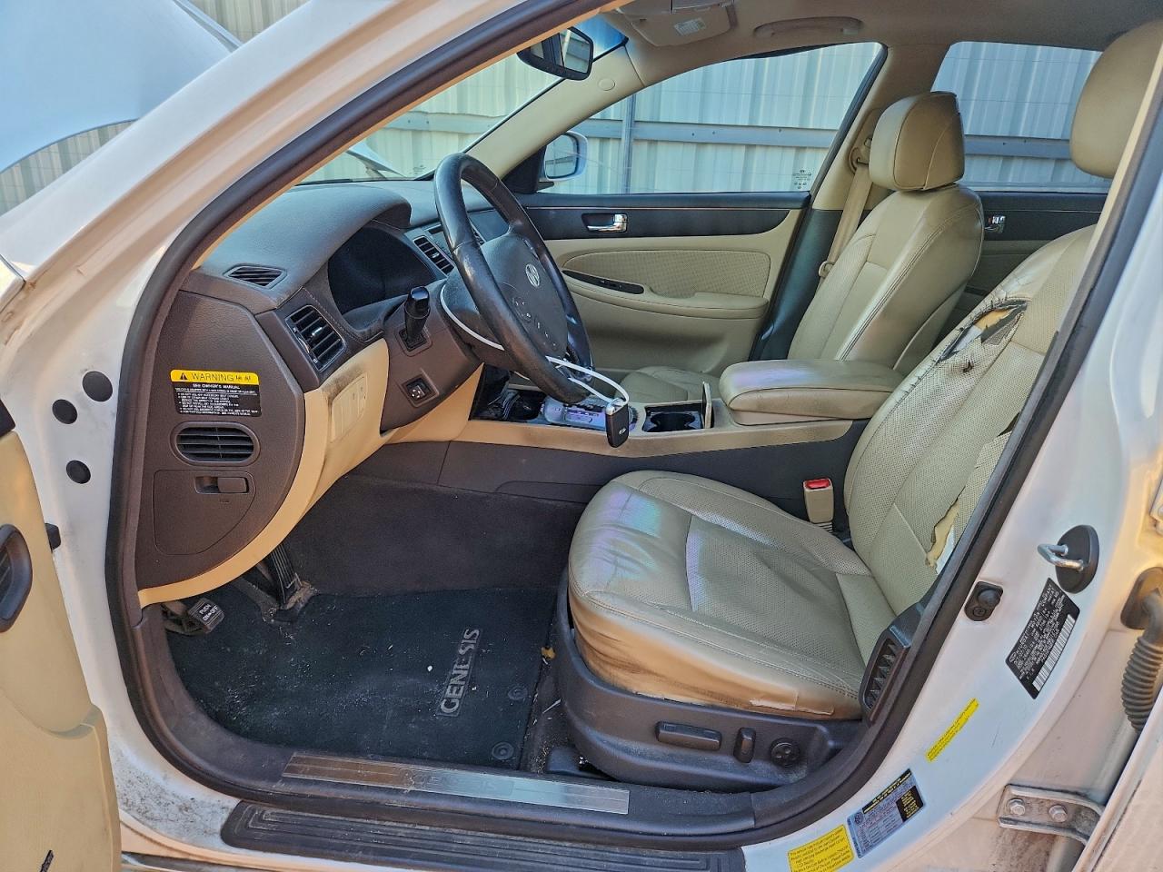 2011 HYUNDAI GENESIS 3.8L photo 7