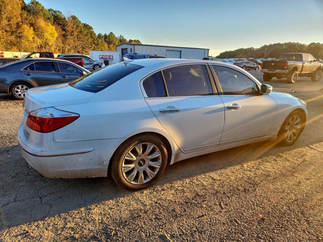 2011 HYUNDAI GENESIS 3.8L photo 3
