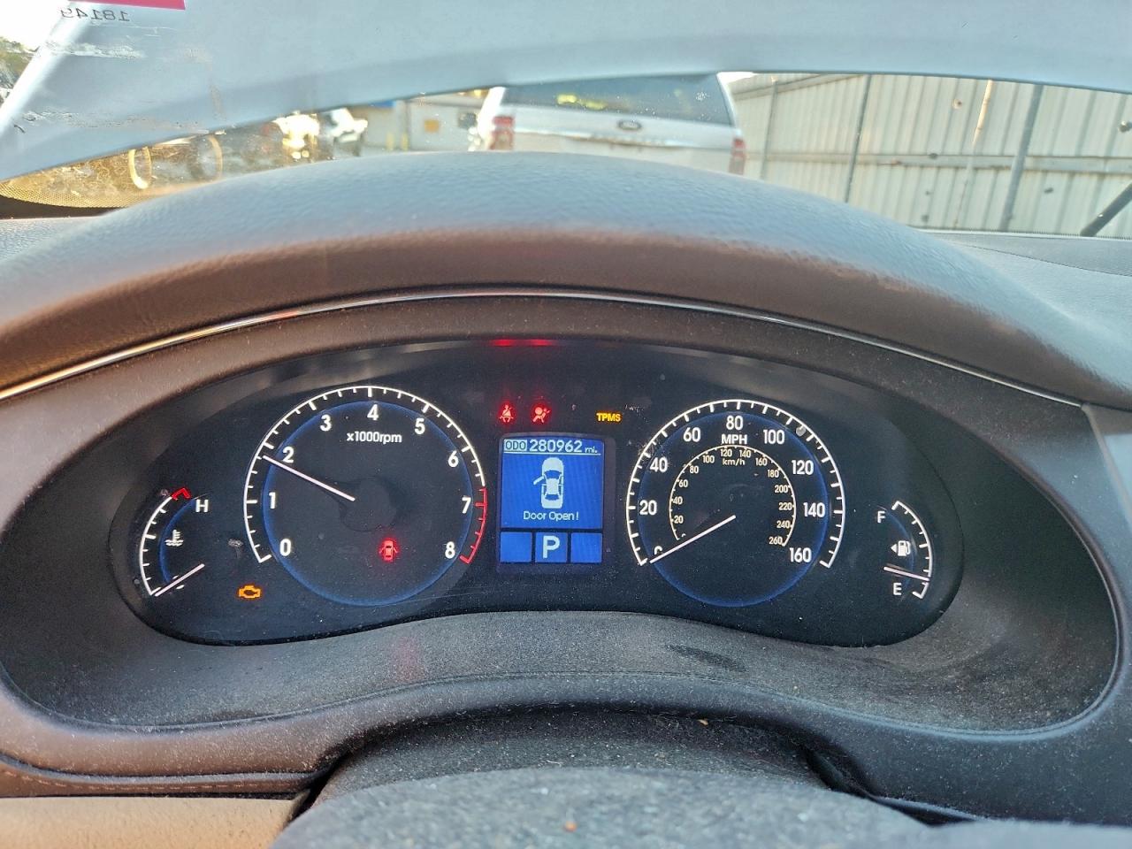 2011 HYUNDAI GENESIS 3.8L photo 9