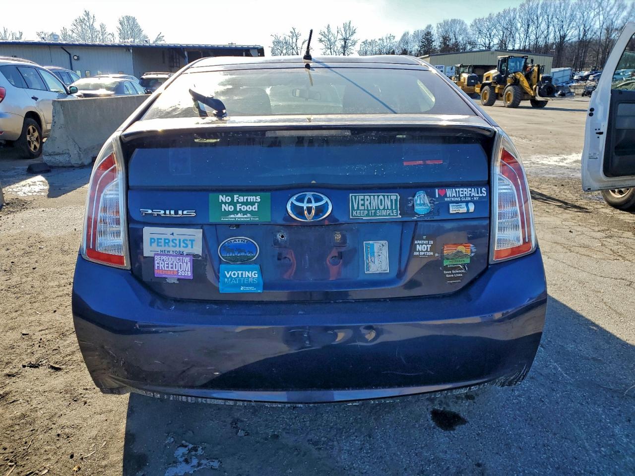 2015 TOYOTA PRIUS photo 6