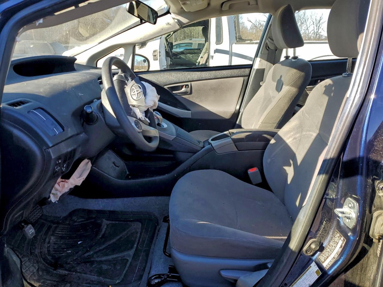 2015 TOYOTA PRIUS photo 7