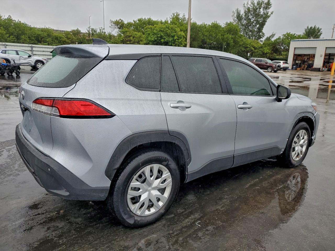 2024 TOYOTA COROLLA CROSS L photo 3