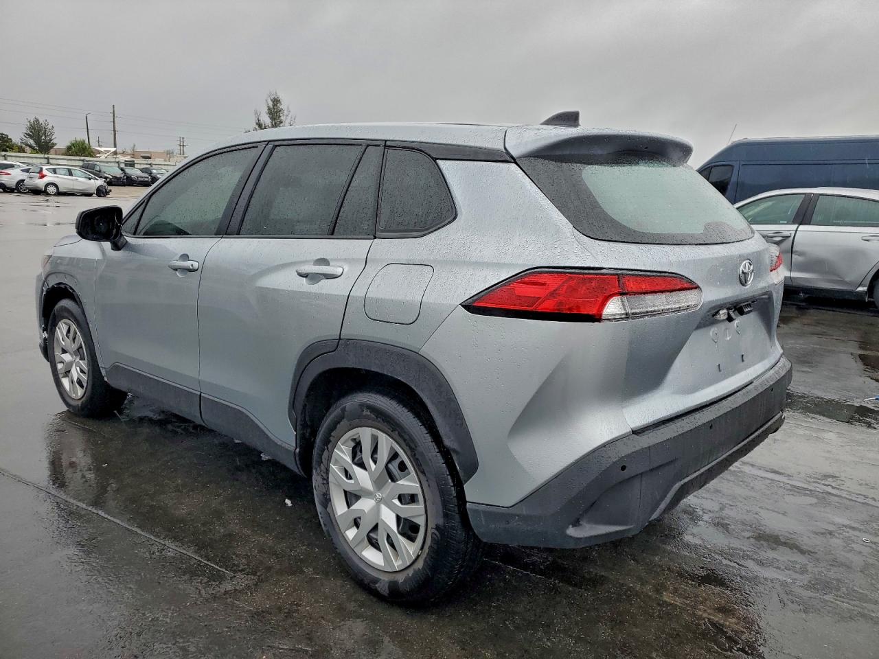 2024 TOYOTA COROLLA CROSS L photo 2