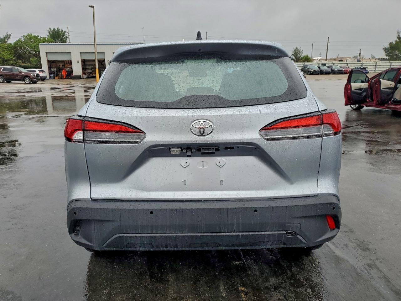 2024 TOYOTA COROLLA CROSS L photo 6