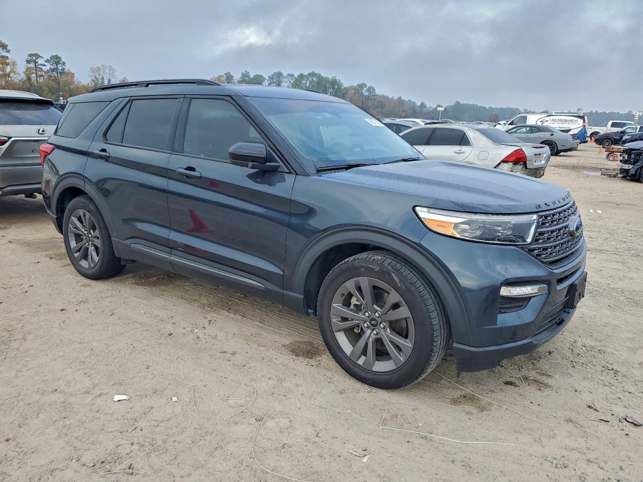 2023 FORD EXPLORER XLT photo 4