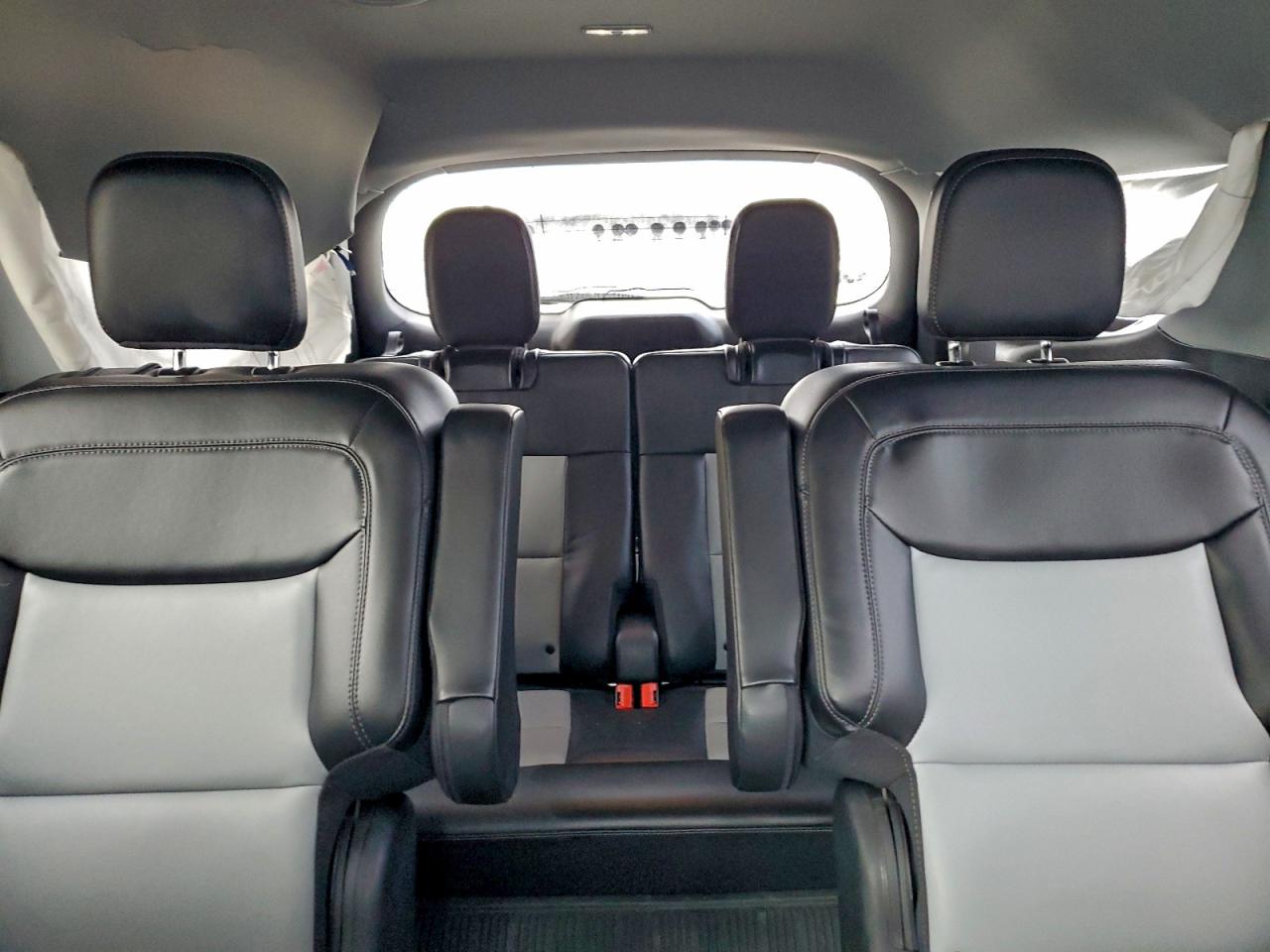 2023 FORD EXPLORER XLT photo 10