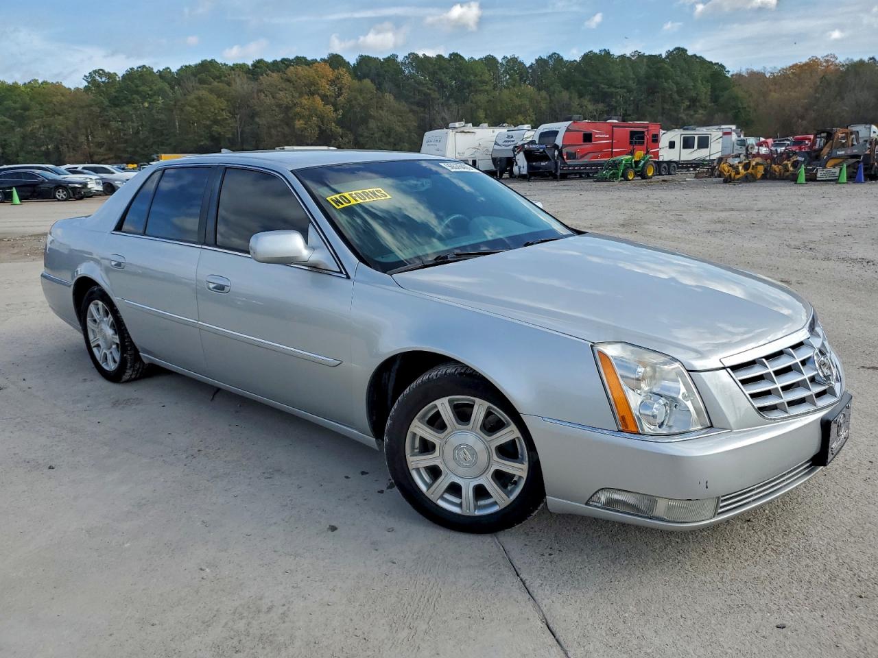 2010 CADILLAC DTS photo 4