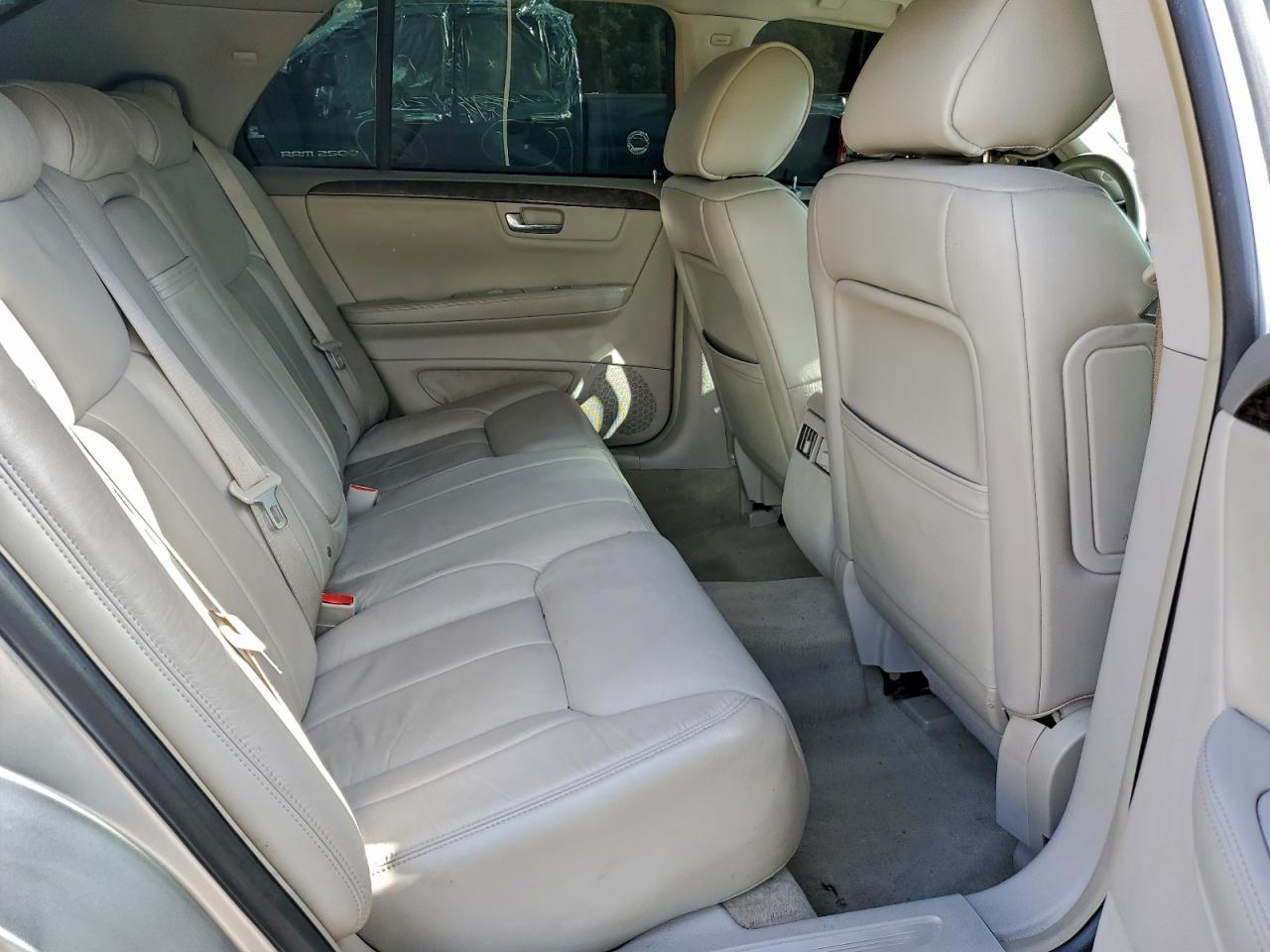 2010 CADILLAC DTS photo 10
