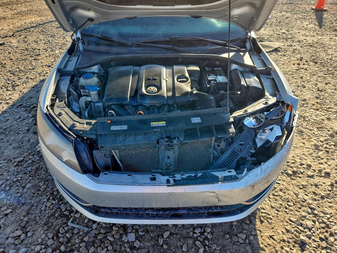 2012 VOLKSWAGEN PASSAT S photo 11