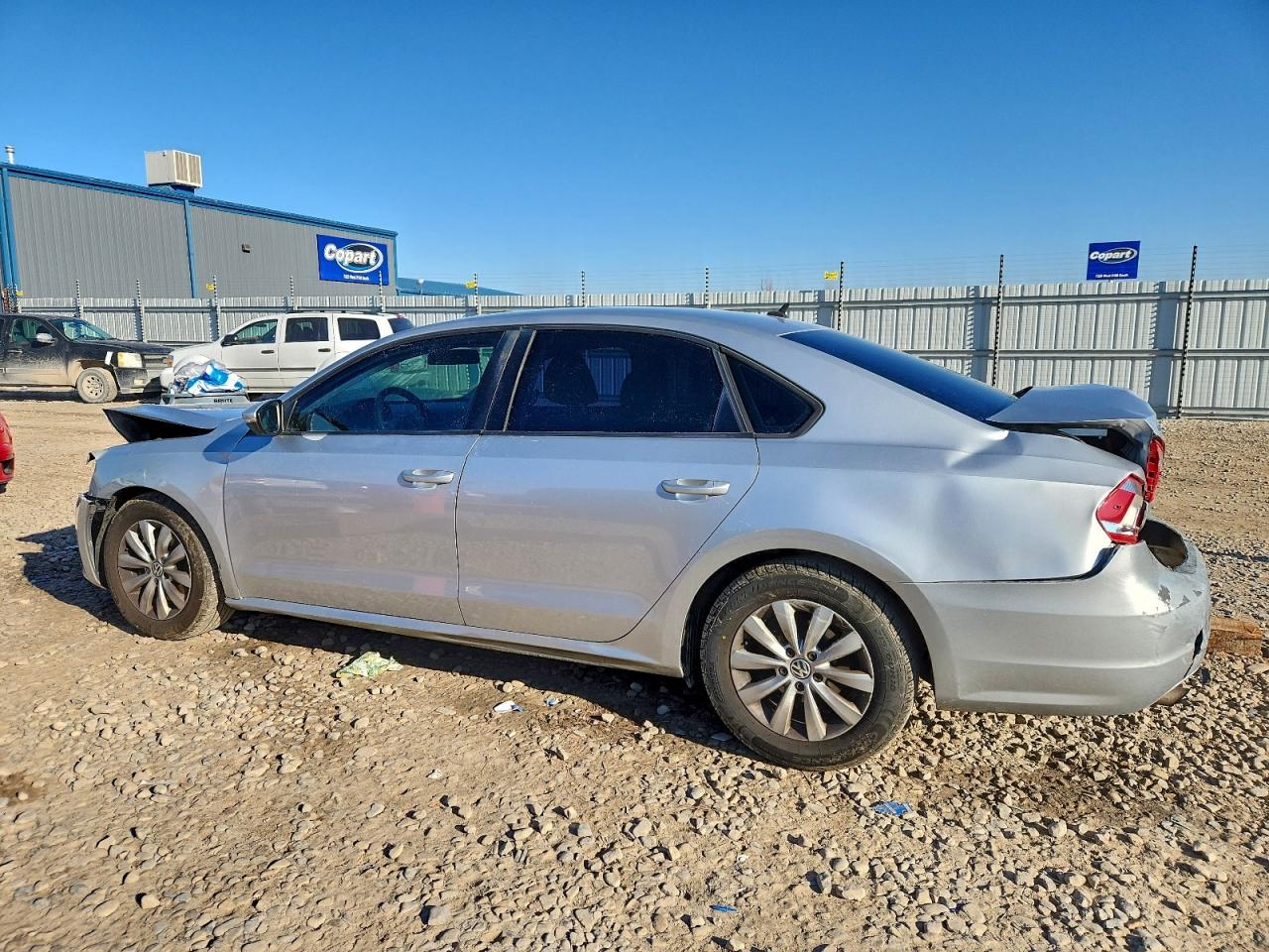 2012 VOLKSWAGEN PASSAT S photo 2
