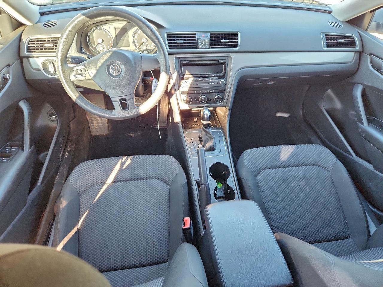 2012 VOLKSWAGEN PASSAT S photo 8
