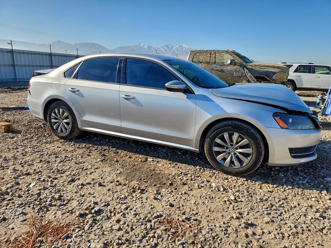 2012 VOLKSWAGEN PASSAT S photo 4