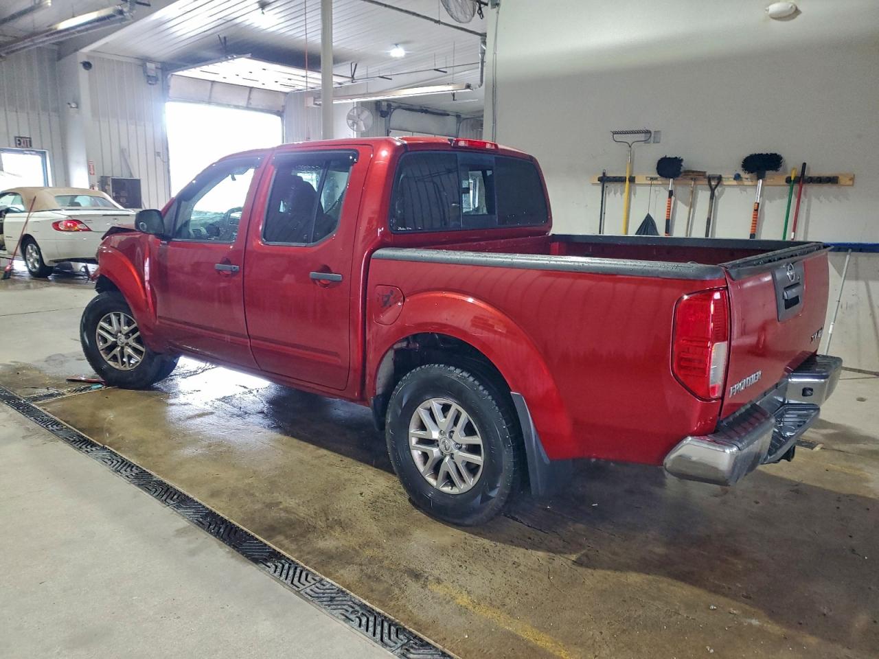 2018 NISSAN FRONTIER S photo 2