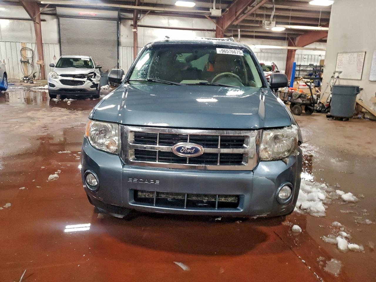 2010 FORD ESCAPE XLT photo 5