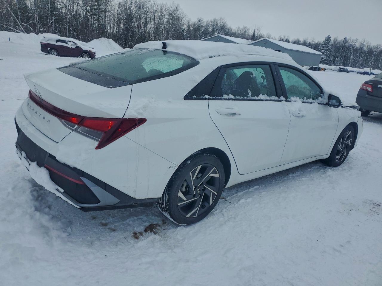 2025 HYUNDAI ELANTRA SEL SPORT photo 3
