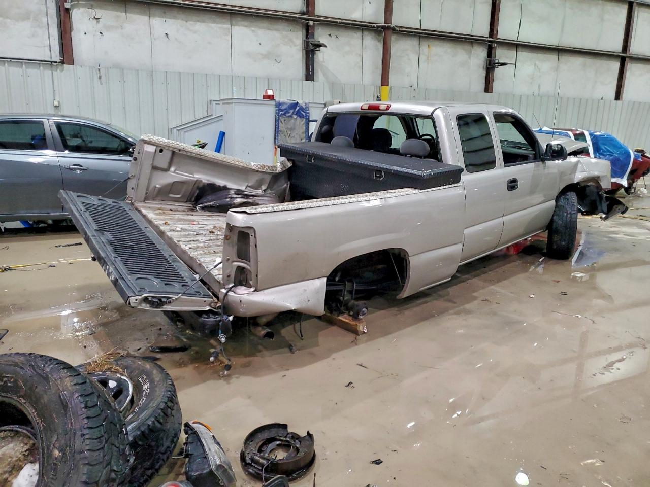 2006 CHEVROLET SILVERADO C1500 photo 3