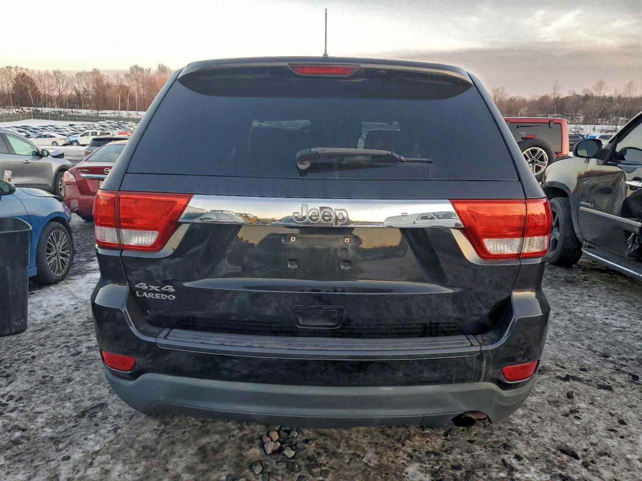 2011 JEEP GRAND CHEROKEE LAREDO photo 6