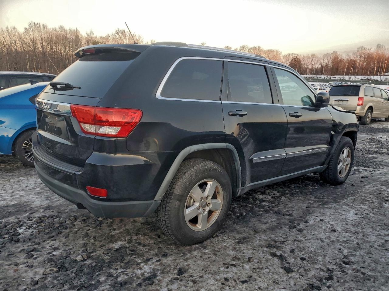 2011 JEEP GRAND CHEROKEE LAREDO photo 3