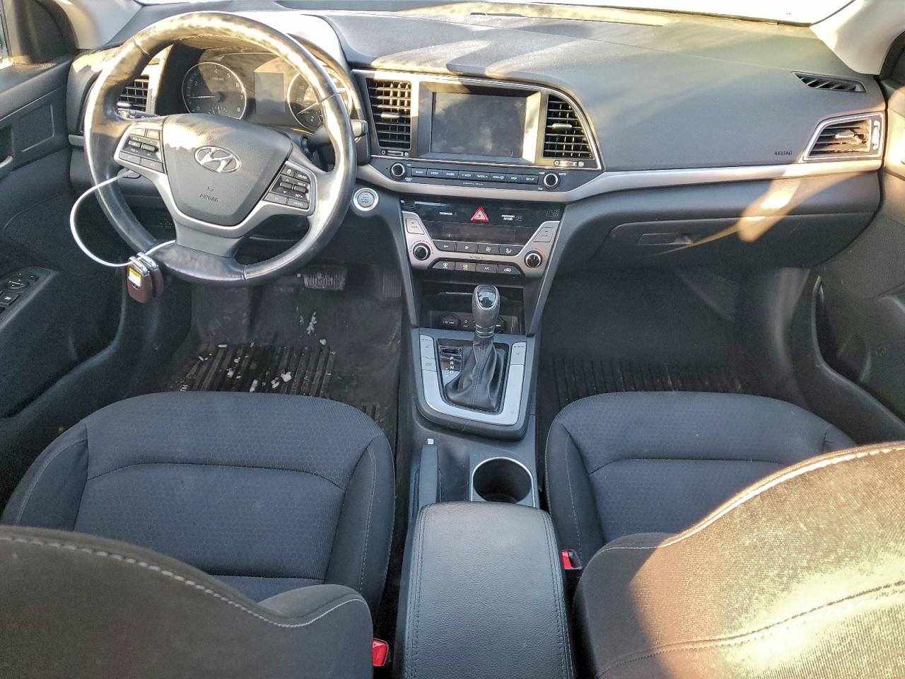 2017 HYUNDAI ELANTRA SE photo 8