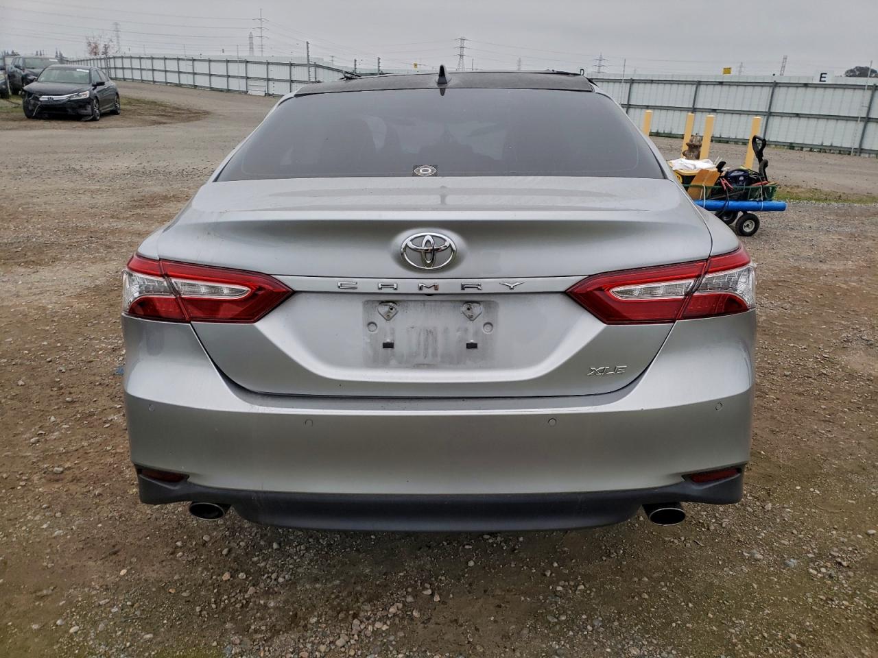 2019 TOYOTA CAMRY XSE photo 6