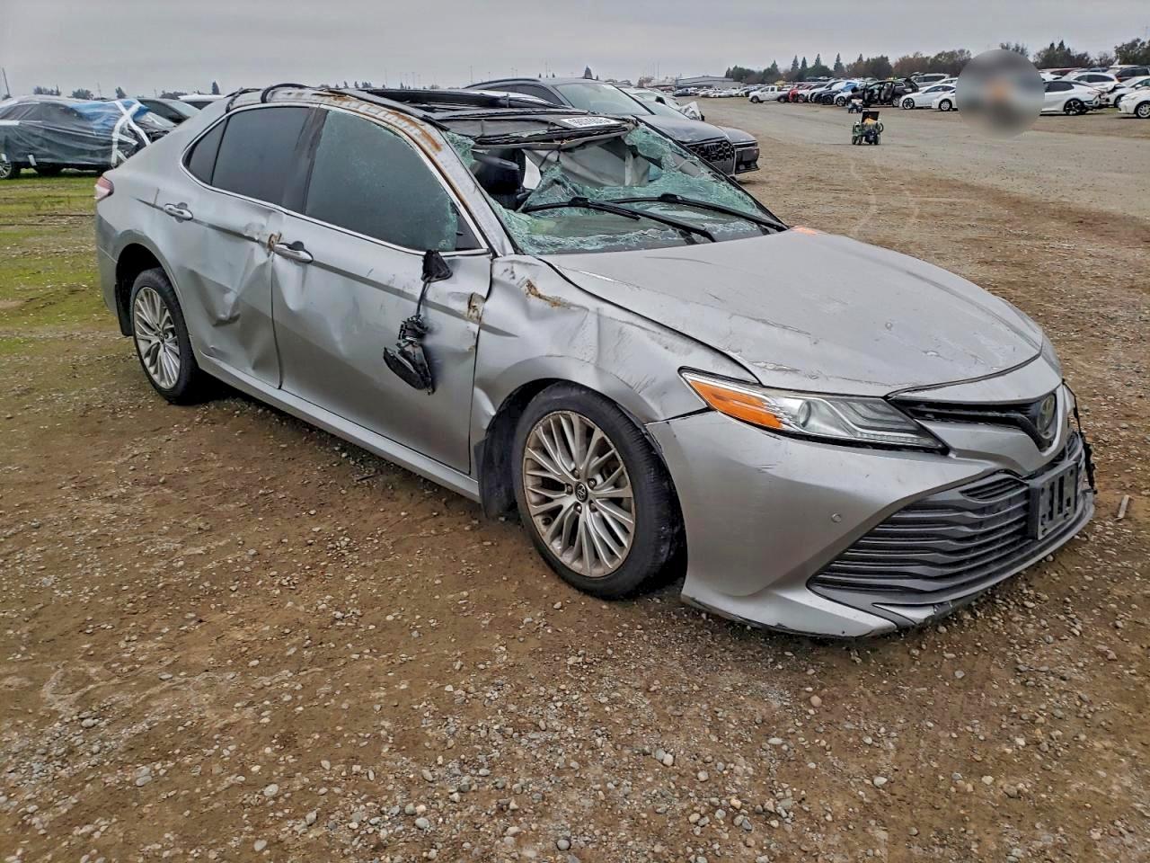 2019 TOYOTA CAMRY XSE photo 4