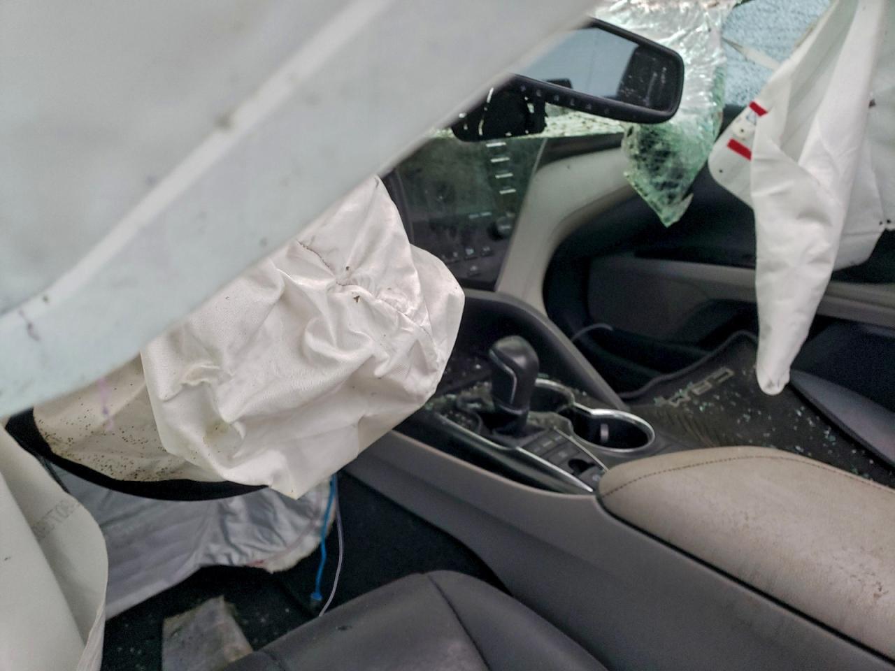 2019 TOYOTA CAMRY XSE photo 9