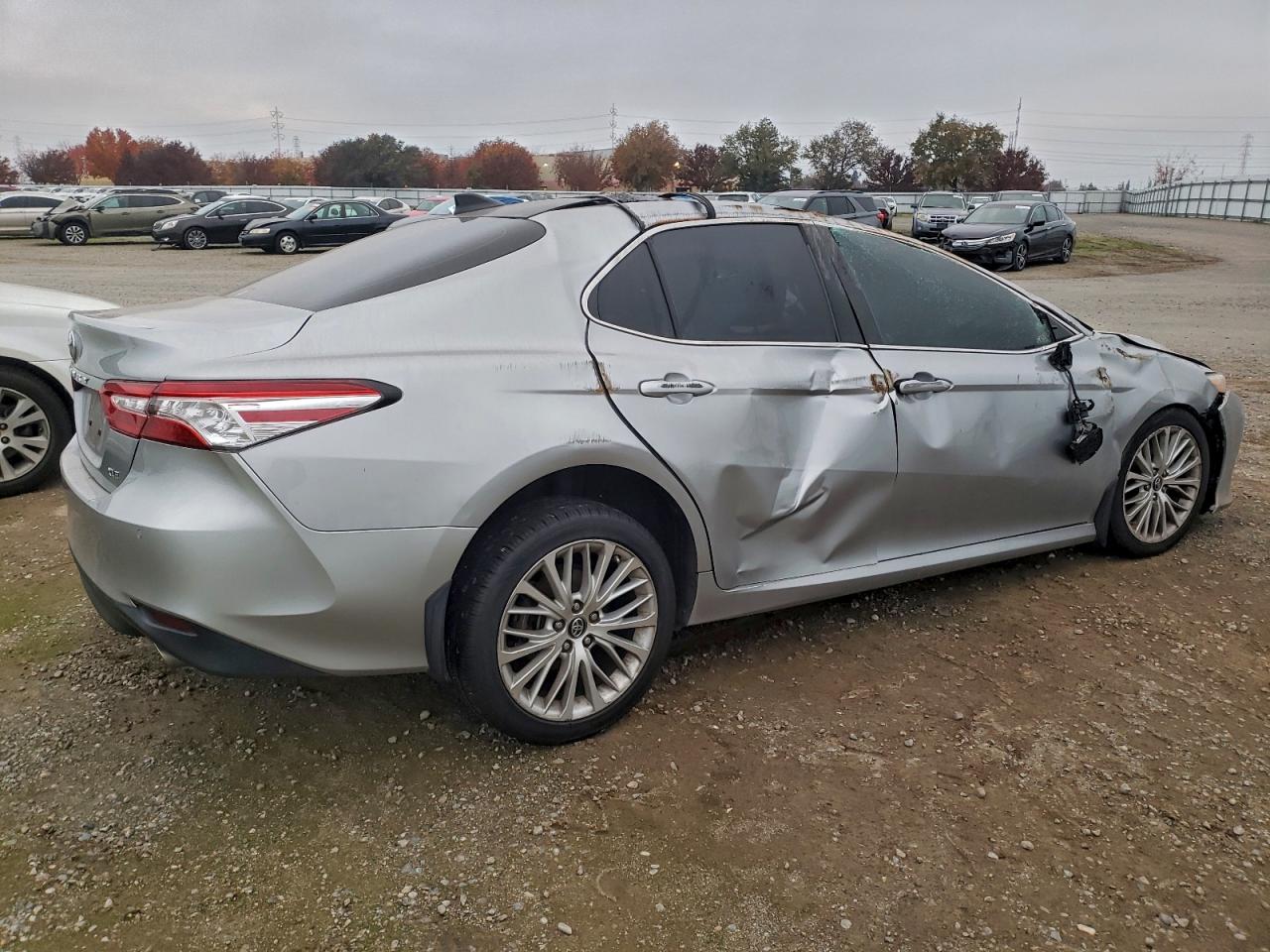 2019 TOYOTA CAMRY XSE photo 3
