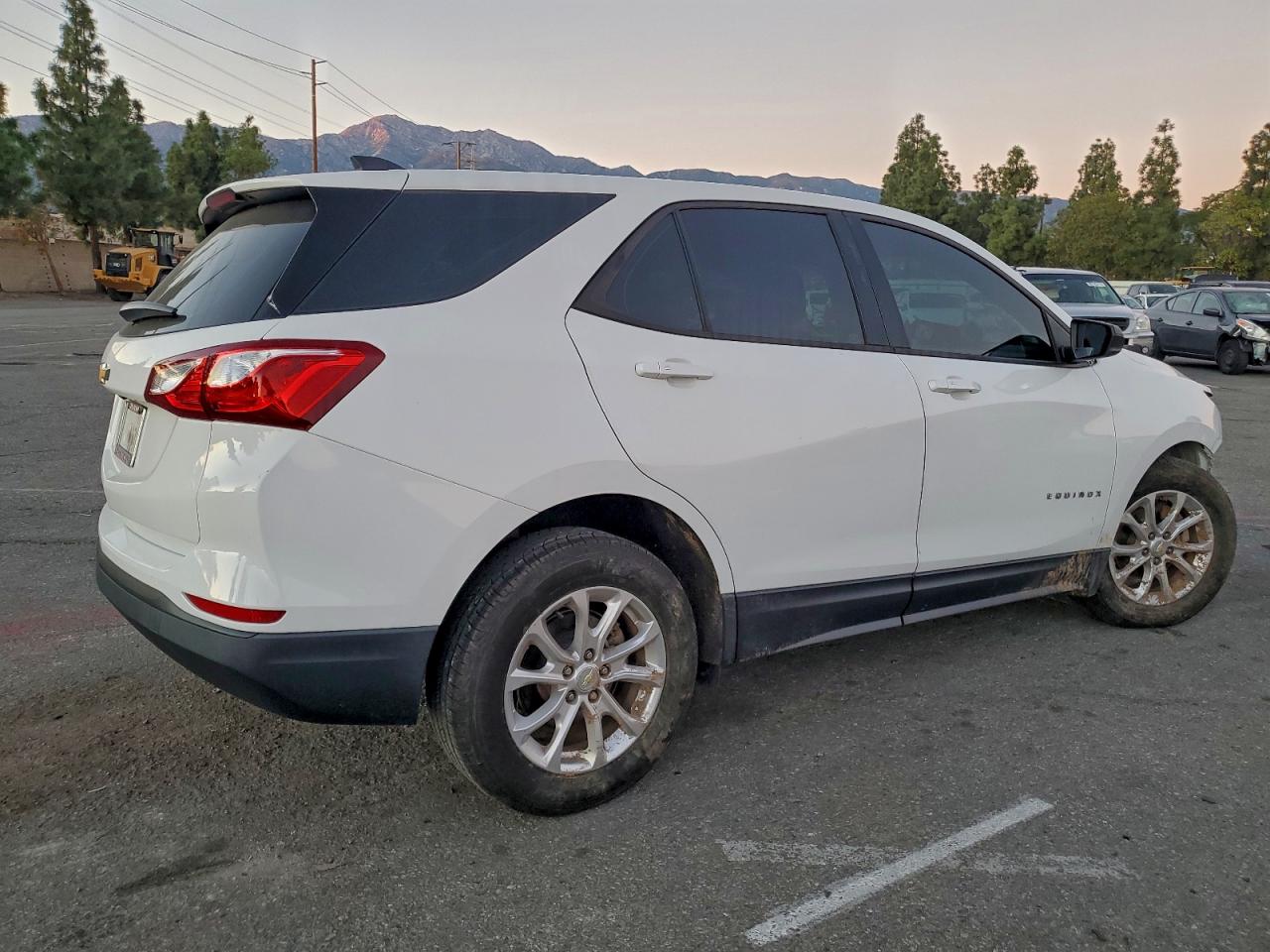 2019 CHEVROLET EQUINOX LS photo 3
