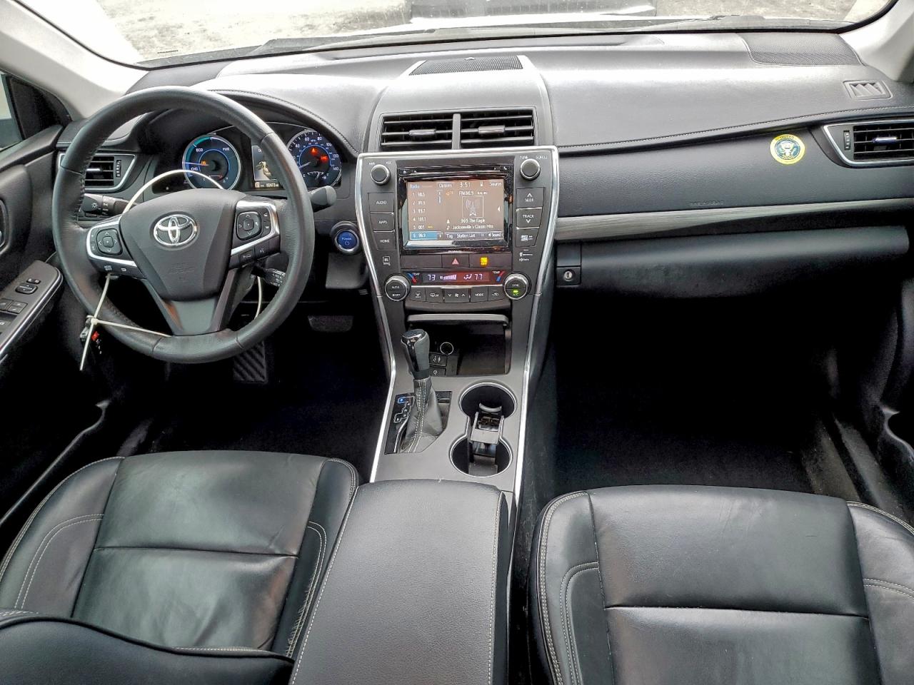 2017 TOYOTA CAMRY HYBRID photo 8