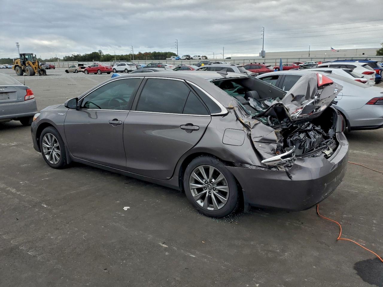 2017 TOYOTA CAMRY HYBRID photo 2