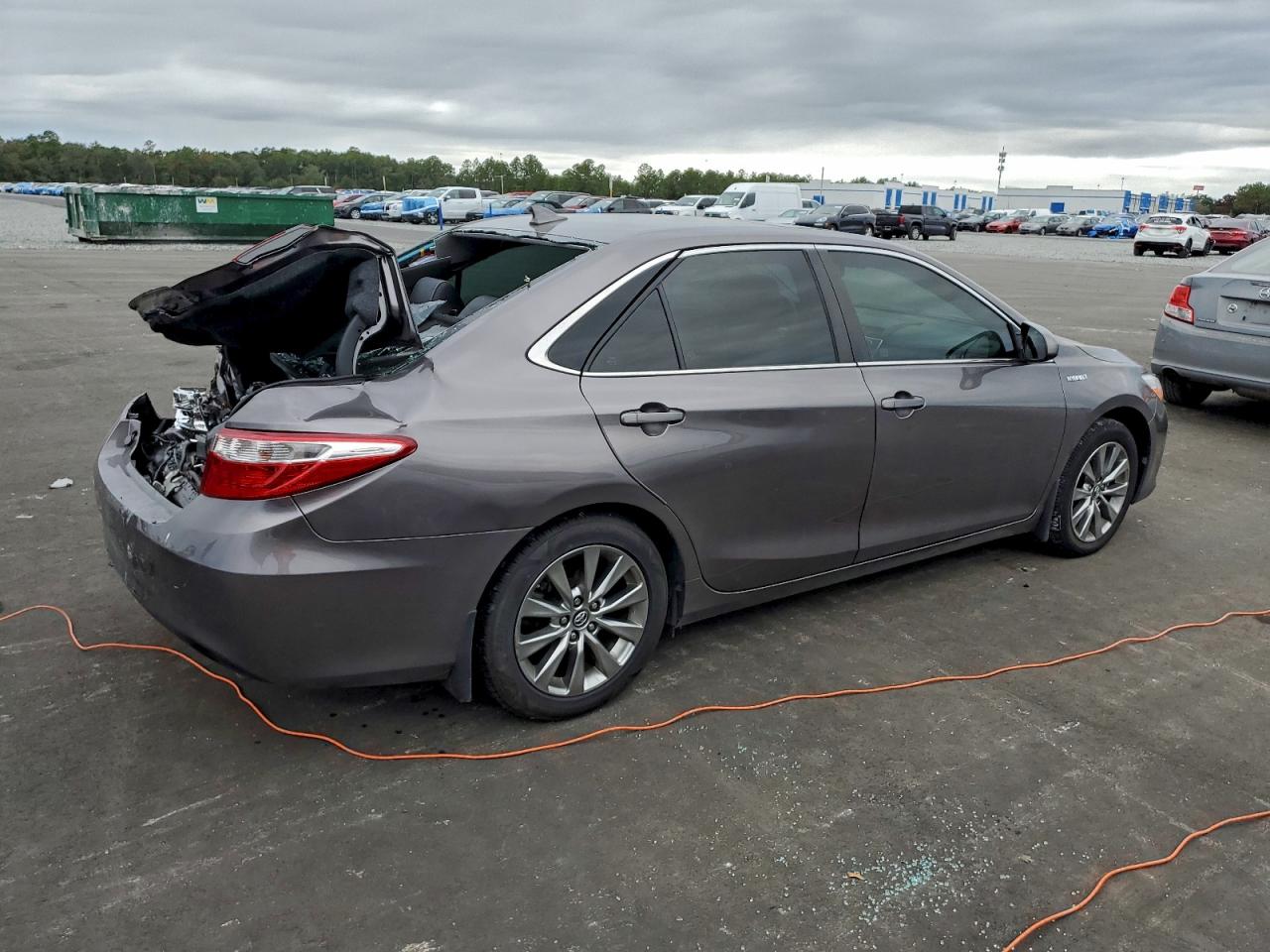2017 TOYOTA CAMRY HYBRID photo 3