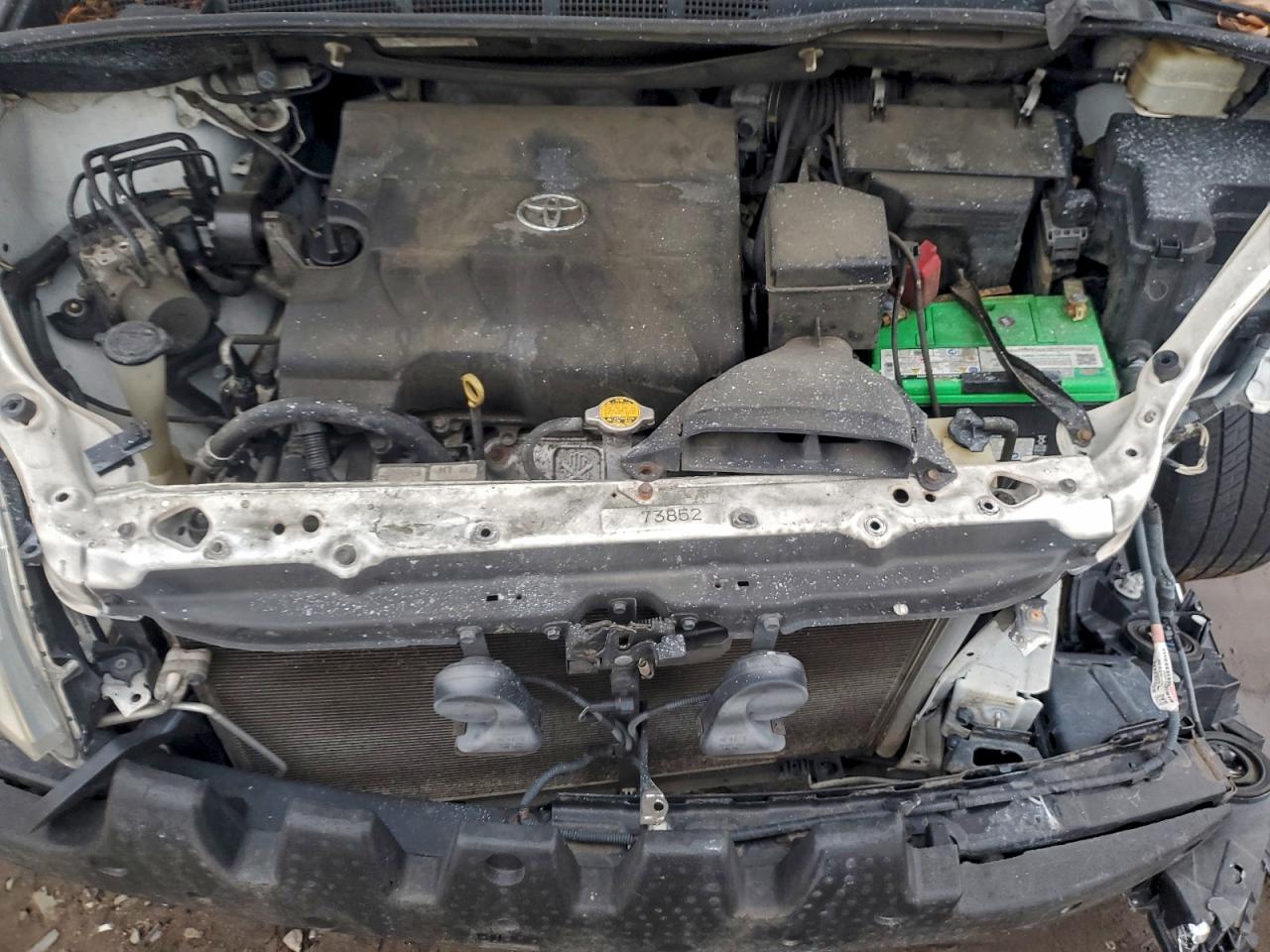 2016 TOYOTA SIENNA LE photo 12