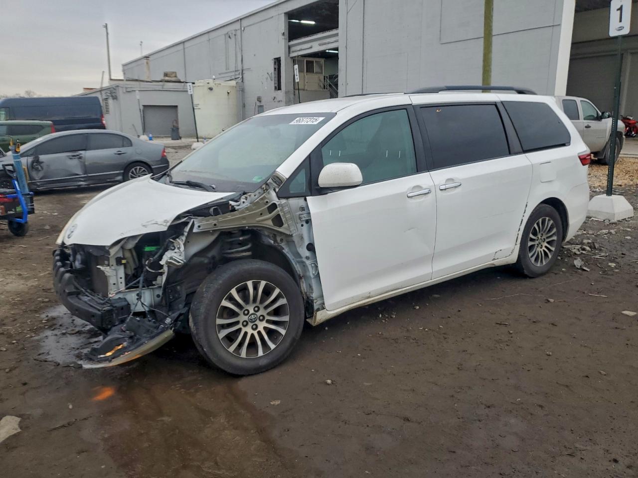 2016 TOYOTA SIENNA