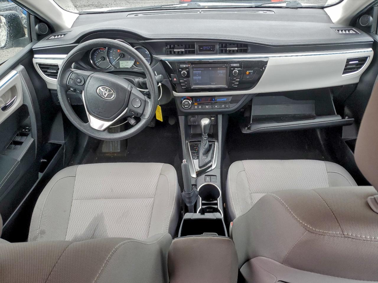 2015 TOYOTA COROLLA L photo 8